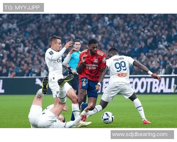 葡萄牙球队与里昂的精彩对决揭示足球战术与技术的完美结合 葡萄牙球队与里昂的精彩对决揭示足球战术与技术的完美结合