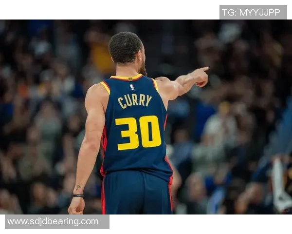 勇士与爵士季后赛第三场激战回顾球星表现与战术分析 勇士与爵士季后赛第三场激战回顾球星表现与战术分析