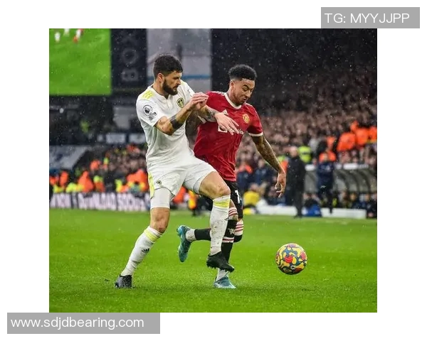 曼联与利兹联激烈对决精彩瞬间回顾与分析 曼联与利兹联激烈对决精彩瞬间回顾与分析