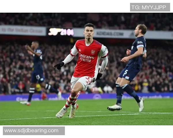 马丁内利:从青涩小将到足球场上的耀眼明星之路 马丁内利:从青涩小将到足球场上的耀眼明星之路