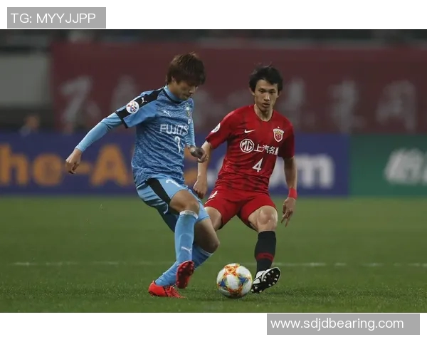 上港与川崎激战正酣比分悬念迭起球迷热情高涨 上港与川崎激战正酣比分悬念迭起球迷热情高涨